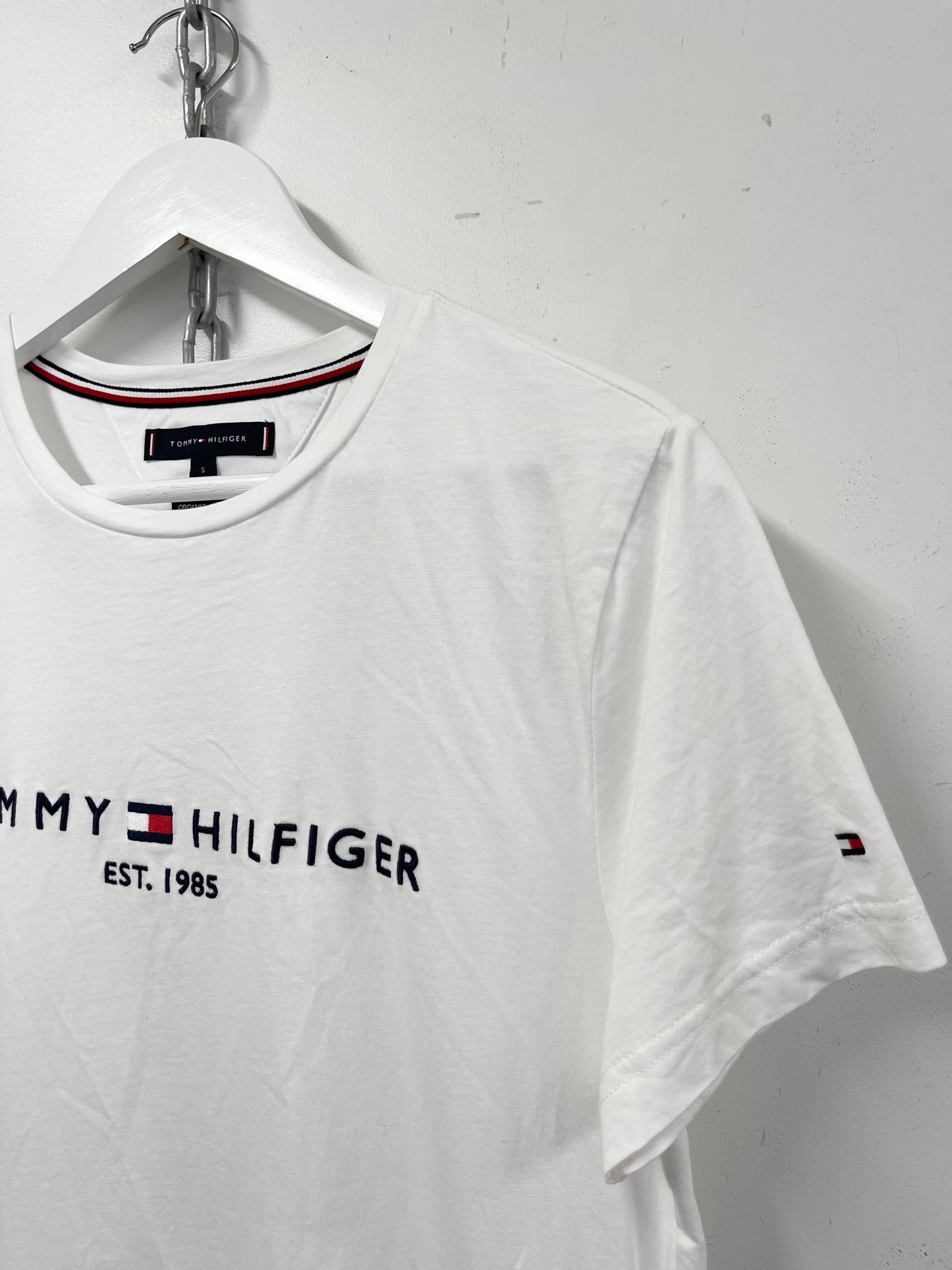 TOMMY HILFIGER | Essential Crew Neck Logo T Shirt