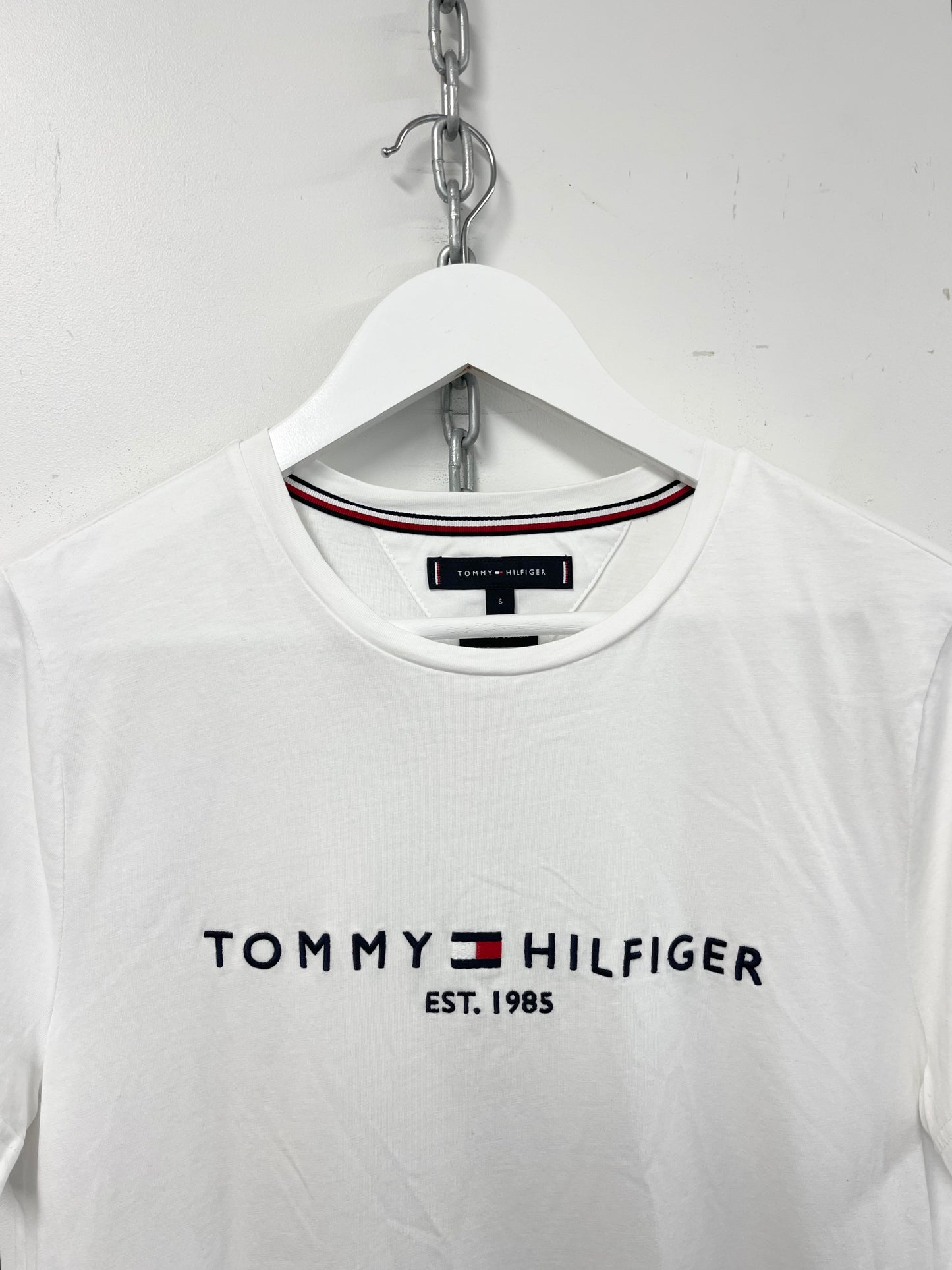 TOMMY HILFIGER | Essential Crew Neck Logo T Shirt